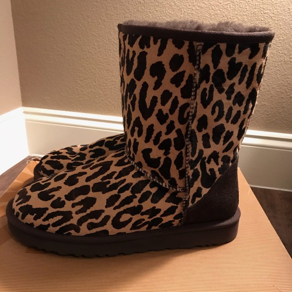UGG W size 10 Classic Short Exotic Cheetah w/box